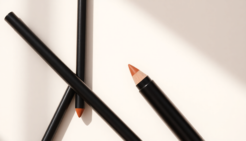 Essence 8h Matte Comfort Lipliner vs. High-End-Lipliner: Das preisgünstige Duell