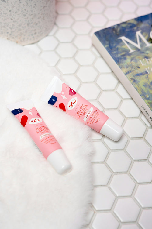 Die 10 größten Probleme bei der Lippenpflege und wie der Poolside-freundliche Summer Friday Lip Balm helfen kann