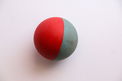 How to Choose the Perfect Lip Balm Ball for Glowing Skin