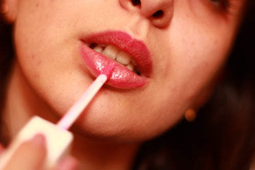 Top Benefits of Using Lip Balm with Flower Ingredients for Hydrated Lips